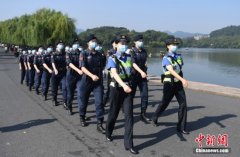 杭州西湖西溪女子巡逻队巡逻处事旅客
